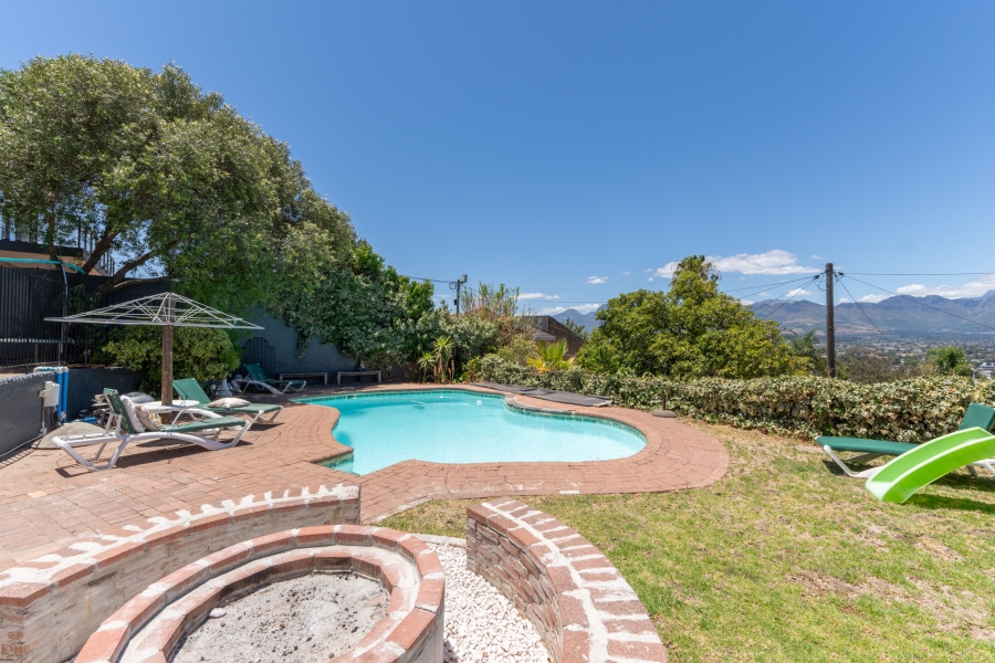 6 Bedroom Property for Sale in Paarl Central Western Cape